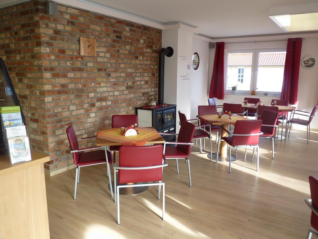 Cafe Und Pension Blohm Greifswald Exterior photo